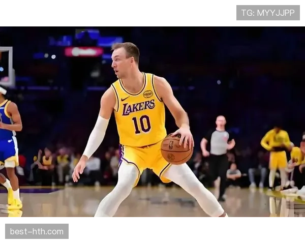 肯纳德无球跑动创造进攻机会 湖人第二阵容战术更加丰富